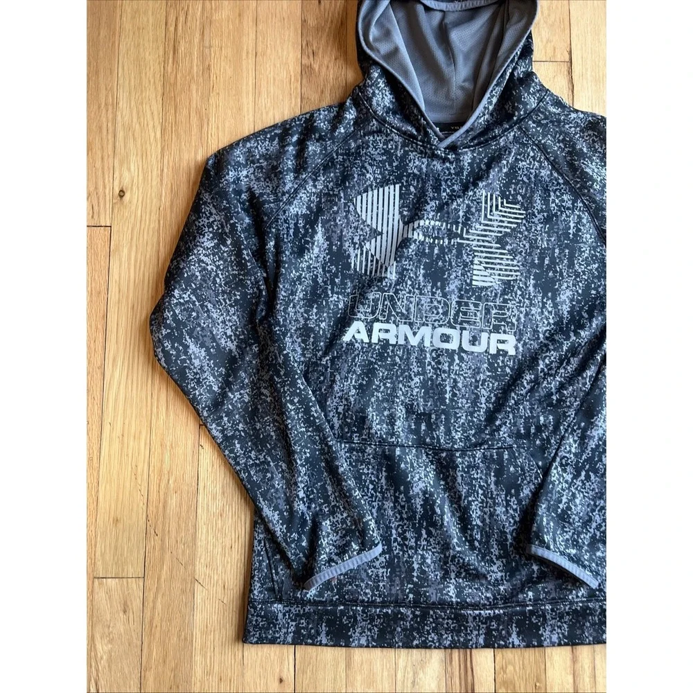 Under Armour Youth Size XL Hooded Sweatshirt Gray And Black‎ Digital Camo